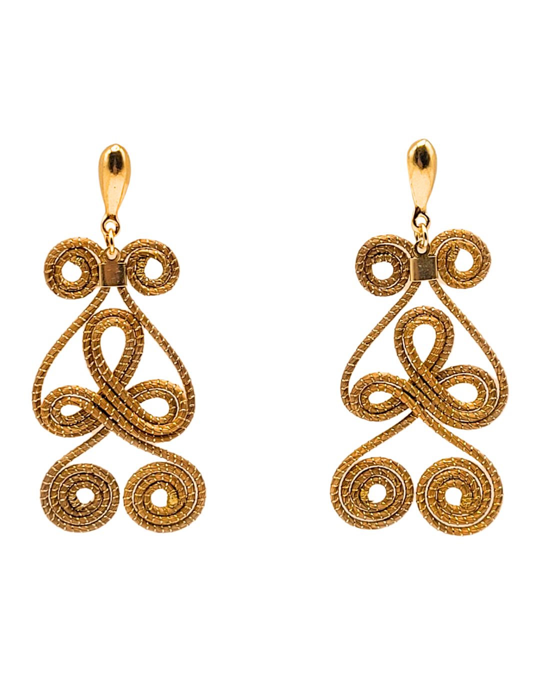 Golden Grass Earring with Organic Design and Elegant Curves