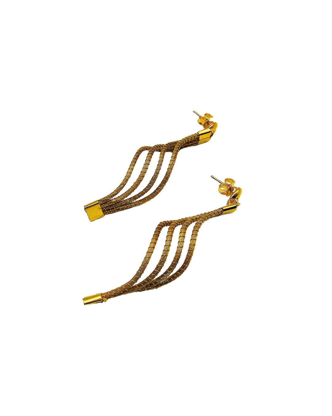 Golden Grass Earring with Intertwined Black and Golden Threads